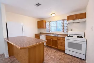 612 Harvey St, Clute, TX 77531 - Photo 2