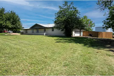 107 E Reunion Street, Fairfield, TX 75840 - Photo 2