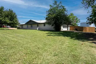 107 E Reunion St, Fairfield, TX 75840 - Photo 2