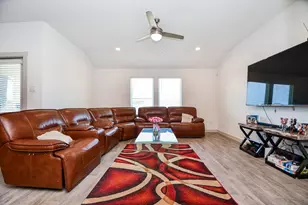 8134 Sugar Cane Ln, Rosharon, TX 77583 - Photo 4