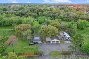 300 Mustang Rd, Alvin, TX 77511 - Photo 1