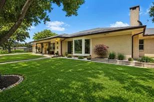 526 14th St, Hempstead, TX 77445 - Photo 2