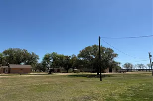 285 Meadowview Dr, El Campo, TX 77437 - Photo 4