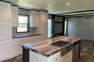 322 E College St, Fairfield, TX 75840 - Photo 8
