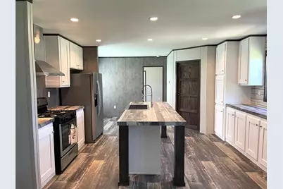 322 E College Street, Fairfield, TX 75840 - Photo 1