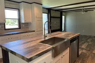 322 E College St, Fairfield, TX 75840 - Photo 12