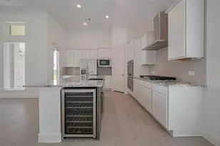 2702 Ballast Grn Dr, Texas City, TX 77568 - Photo 10