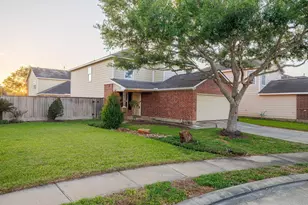 8318 Tartan Ct, Rosharon, TX 77583 - Photo 2