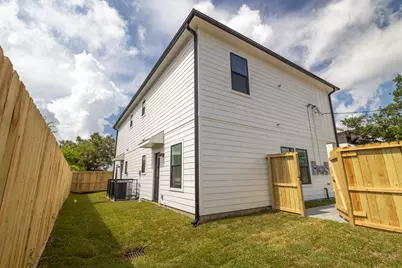 5036 Mallow Street #B, Houston, TX 77033 - Photo 36