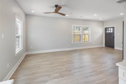 5036 Mallow Street #B, Houston, TX 77033 - Photo 14