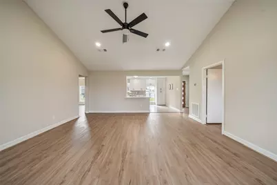 355 Windsor Square, Alvin, TX 77511 - Photo 8