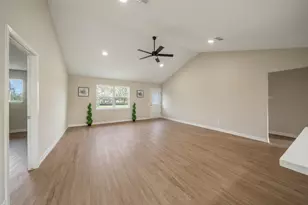 355 Windsor Square, Alvin, TX 77511 - Photo 4