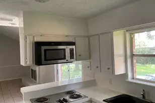 405 Oyster Creek Ct, Richwood, TX 77531 - Photo 10