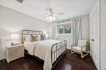 810 Silvergate Drive, Houston, TX 77079 - Photo 22