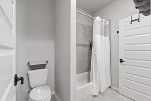 96 Winter Sunrise Cir, The Woodlands, TX 77375 - Photo 32