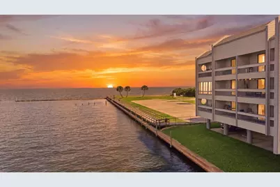 560 Pleasure Island Boulevard #222, Port Arthur, TX 77640 - Photo 2