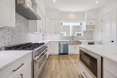 1034 W 17th St Street #C, Houston, TX 77008 - Photo 6