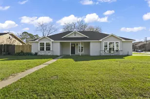 1740 6th St, Hempstead, TX 77445 - Photo 2