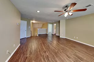 913 Almond St, Baytown, TX 77521 - Photo 10