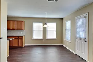 913 Almond St, Baytown, TX 77521 - Photo 4