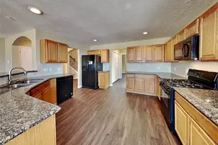 913 Almond St, Baytown, TX 77521 - Photo 2