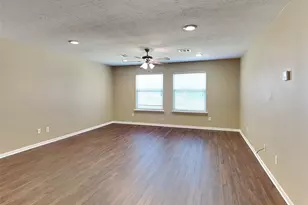 913 Almond St, Baytown, TX 77521 - Photo 22