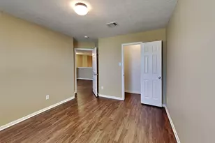 913 Almond St, Baytown, TX 77521 - Photo 18