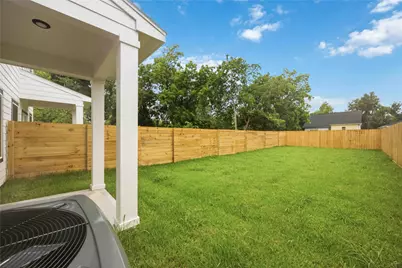 8013 Moon Beam Street #B, Houston, TX 77088 - Photo 22