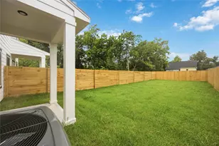 8013 Moon Beam St, Houston, TX 77088 - Photo 22