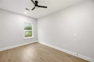 8013 Moon Beam St, Houston, TX 77088 - Photo 18