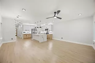8013 Moon Beam St, Houston, TX 77088 - Photo 4