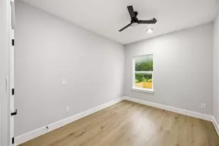 8013 Moon Beam St, Houston, TX 77088 - Photo 16