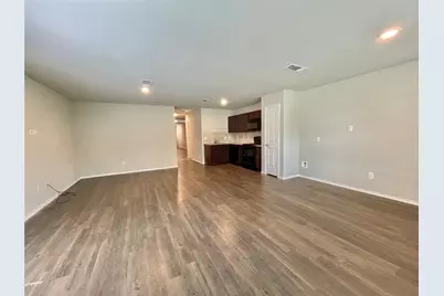 126 E Ash St, Angleton, TX 77515 - Photo 4