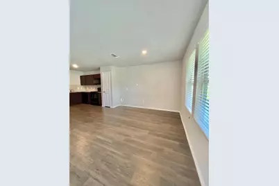 126 E Ash St, Angleton, TX 77515 - Photo 6