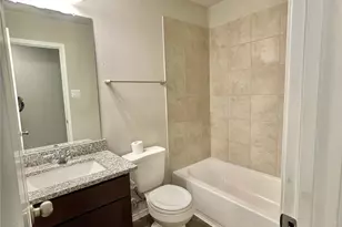 126 E Ash St, Angleton, TX 77515 - Photo 10