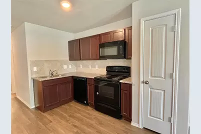 126 E Ash St, Angleton, TX 77515 - Photo 8