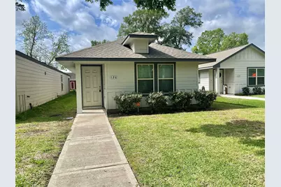 126 E Ash St, Angleton, TX 77515 - Photo 1