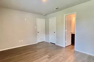 126 E Ash St, Angleton, TX 77515 - Photo 16