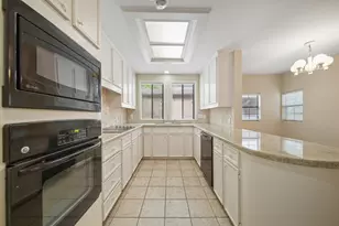 130 Sugar Berry Cir, Houston, TX 77024 - Photo 16