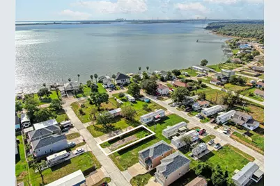 142 Flamingo Bight S, Baytown, TX 77523 - Photo 2