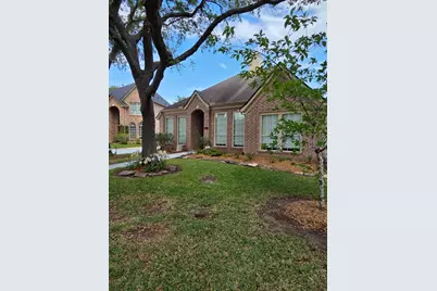 106 Palm Castle, League City, TX 77573 - Photo 2