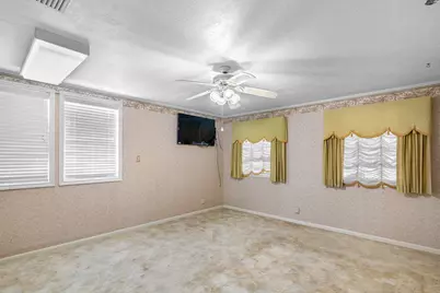 1101 Clark Street, Yoakum, TX 77995 - Photo 24