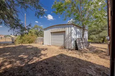 1101 Clark Street, Yoakum, TX 77995 - Photo 40