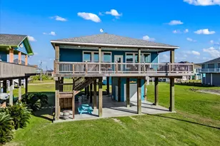 940 Driftwood Dr, Crystal Beach, TX 77650 - Photo 2