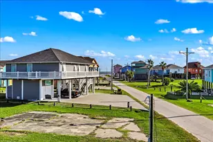 940 Driftwood Dr, Crystal Beach, TX 77650 - Photo 12