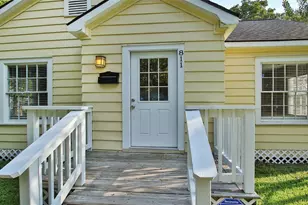 811 10th Ave N, Texas City, TX 77590 - Photo 2