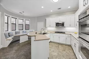 1614 Castle Ct, Houston, TX 77006 - Photo 10