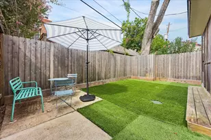 1614 Castle Ct, Houston, TX 77006 - Photo 34
