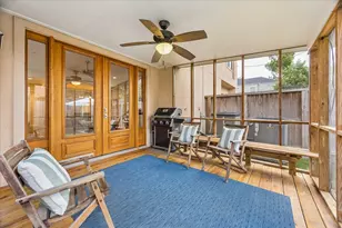 1614 Castle Ct, Houston, TX 77006 - Photo 4
