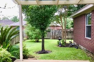 114 N Queenscliff Cir, The Woodlands, TX 77382 - Photo 2